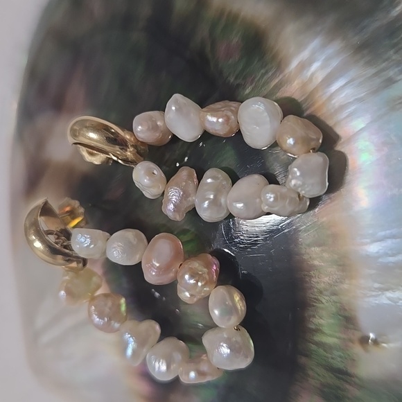 Vintage 14k Gold and Pearl Earrings - Picture 6 of 10